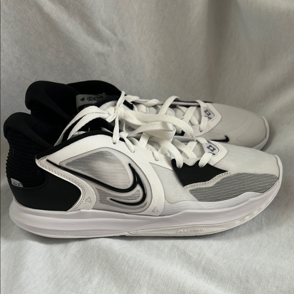 Nike NWOT  Kyrie 5 Low White Wolf Grey Athletic Shoes
